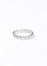 Anillo fino tipo sin fin, elaborado en plata 925 con engaste de pequeñas zirconias en cada punto de luz.