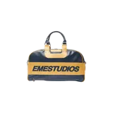 Bolso de viaje duffle bag Eme Studios modelo Rush, en combinación de azul marino y mostaza, con doble asa de mano, cierre superior y franja central con la inscripción "EMESTUDIOS".
