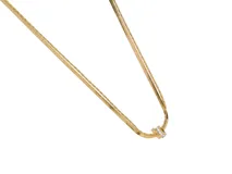 Collar de acero dorado con doble cadena y dije pasante redondo con circonias.