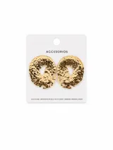 Aros de diseño circular con textura irregular y acabado brillante en tono dorado.