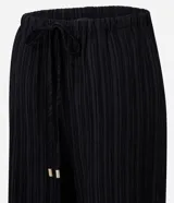 Pantalón femenino de corte recto y fluido, cintura alta con elástico y lazo ajustable. Tejido de chiffon texturizado.