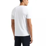 Remera negra de manga corta con cuello redondo. Logo EA7 Emporio Armani estampado en el pecho.