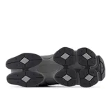 Championes urbanos New Balance modelo U9060ZGB, color gris con detalles en negro y blanco, confeccionados en gamuza y malla, con logo "N" característico en los laterales y entresuela con amortiguación ABZORB y SBS.