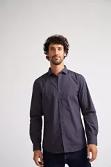 Camisa clásica de hombre, color rosa con microestampado, de corte slim, manga larga y logo bordado en el pecho.