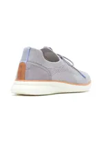 Championes Hush Puppies modelo Body Shoe Advance Knit Laceup, color gris claro, confeccionados en tejido knit con detalles en cuero sintético y suela blanca con amortiguación Bounce.