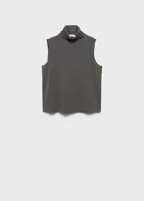 Musculosa gris con cuello alto y corte recto, sin mangas.