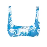 Top de bikini con estampado floral en tonos azules y blancos, con breteles anchos y corte deportivo.