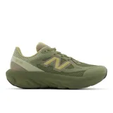 Championes New Balance Trainer UTRNAD color verde militar con detalles en beige y la clásica letra "N" en los laterales. Cuentan con capellada de malla transpirable y entresuela Fresh Foam X amortiguada.