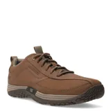 Zapatos casuales Caterpillar modelo Cognizant, confeccionados en cuero color marrón, con cordones al tono, suela de goma texturizada y logo de la marca grabado en el lateral.
