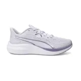 Championes de running Puma Skyrocket Lite 2, color lila claro con detalles en violeta y blanco. Presentan una estructura de malla transpirable y entresuela con tecnología PUMALITE para mayor amortiguación.