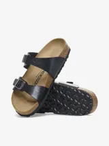 Sandalias Birkenstock modelo Sydney, color negro brillante, con dos correas ajustables con hebillas metálicas.