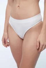 Colaless de microfibra blanca con tejido acanalado (canalé) y tiro bajo.