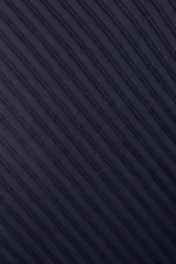 Malla entera negra con breteles finos blancos y detalle de dijes florales dorados en los tirantes.