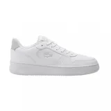 Championes Lacoste modelo L001 Set, de diseño urbano y minimalista en color blanco. Presentan una silueta clásica con el icónico logo del cocodrilo bordado en el lateral, detalles de perforaciones en la puntera y suela de goma al tono.