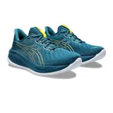 Championes de running Asics Gel-Cumulus 26, color verde esmeralda con detalles en amarillo y suela blanca. Modelo diseñado para hombre, con amortiguación y tecnología PureGEL y FF BLAST+.