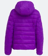 Campera puffer ultra ligera de Blue Steel, color rojo, con capucha, cierre frontal y bolsillos laterales con cremallera. Diseño acolchado con relleno sintético.