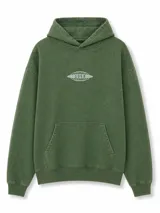 Canguro con capucha de efecto lavado, color verde, con bolsillo frontal tipo canguro y estampa central con diseño de globo terráqueo y el número 1998.