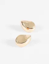 Aros tipo caravanas con forma de gota, color dorado.