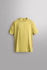 Camiseta deportiva regular fit Zara Athleticz de tejido técnico jacquard con rayas, color amarillo, de cuello redondo y manga corta.