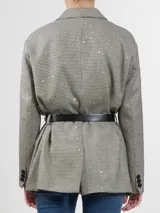 Blazer a cuadros con detalles de brillos plateados y cinturón negro.