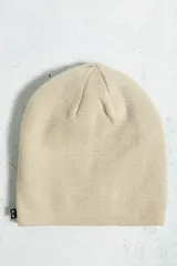 Gorro beanie de punto fino, color marrón con diseño jacquard del logotipo Ellipse en tono crema. Modelo reversible de silueta sencilla.
