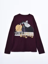 Remera de manga larga color bordó con estampa frontal en color blanco con el texto 'BAD WITCHES CLUB'.