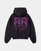 Canguro negro con capucha, estampado en la espalda con el número 88 en color fucsia con detalles de dragones, acompañado por el texto 'VIEJA ESCUELA'. Presenta el texto 'EN LA LUCHA' estampado en una de las mangas.