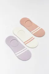 Pack de tres pares de medias invisibles tipo sneaker, en tonos rosado, blanco y lila, con diseño de dos rayas horizontales en el empeine.