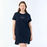 Camisón de punto azul marino con manga corta, cuello redondo y un pequeño estampado en el pecho con la frase 'full of love' y un corazón.