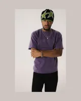 Gorro reversible de punto TwoJeys en color negro con diseño de estrellas verdes y bordes en tono verde.