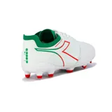 Championes de fútbol Diadora MD Force Pro, color blanco con detalles en verde y rojo.