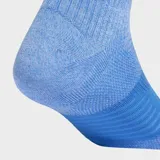 Medias deportivas Adidas de corte medio, diseñadas con tecnología Climacool para una mayor ventilación y evacuación del sudor. Presentan un diseño ergonómico con refuerzo en el arco y logo de la marca en la parte superior.