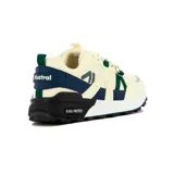 Championes urbanos Austral modelo Bariloche, color beige con detalles en azul marino y verde. Presentan capellada de malla y sintético, cordones bicolor y suela chunky con entresuela blanca y negra.