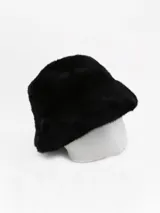 Sombrero tipo bucket de pelo sintético en color negro, con diseño de ala corta y textura suave.