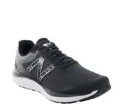 Championes de running New Balance modelo Fresh Foam 680 V7, color negro con detalles en gris y blanco. Presentan empeine de malla técnica transpirable, entresuela con tecnología Fresh Foam de doble densidad para una amortiguación superior y suela de caucho resistente.