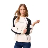 Buzo de cuello redondo con diseño color block, cuerpo en color beige y mangas en color negro. Presenta costuras decorativas en contraste y logo estampado en el pecho.