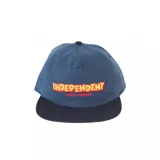 Gorro azul con visera negra y logo de Independent Truck Company bordado en rojo y amarillo.
