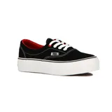 Championes Pony modelo Soho Canvas Platform, color negro con plataforma blanca, interior rojo y cordones blancos.