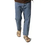 Sandalias Birkenstock modelo Arizona Soft Tabacco Brown, de cuero aceitado marrón con dos tiras ajustables con hebillas metálicas y plantilla anatómica de corcho.