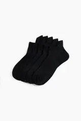 Pack de cinco pares de medias deportivas tobilleras de color negro, confeccionadas en tejido funcional con tecnología DryMove para absorber el sudor, con secciones de ventilación en malla y soporte de arco.
