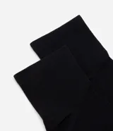 Kit de dos pares de medias deportivas blancas de caña media, confeccionadas en poliamida con buenas prácticas ambientales, de toque suave y ajuste cómodo.