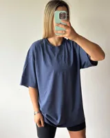 Remerón oversize de algodón, color azul grisáceo, con cuello redondo y mangas cortas caídas.