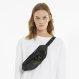Riñonera Puma Core Up negra de charol con logo dorado estampado.