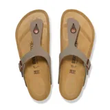 Sandalia tipo ojota Birkenstock modelo Gizeh, con tira de dedo y ajuste mediante hebilla metálica lateral. Presenta plantilla anatómica de corcho y suela de goma antideslizante.