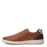 Zapato casual de hombre color marrón coñac, con cordones al tono, suela blanca de goma y detalle de cuero texturizado en el talón.