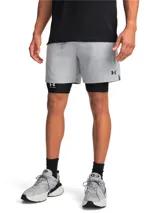 Short deportivo Under Armour Vanish Woven de color gris, ultraligero y de secado rápido, con bolsillos laterales y logo de la marca en la pierna izquierda.