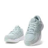 Championes Under Armour modelo Edge Suede, color verde menta, con capellada de gamuza y malla, logo lateral y suela blanca con tecnología Charged Cushioning.