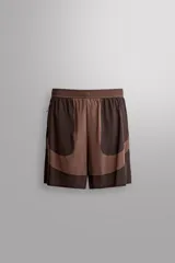 Short de entrenamiento slim fit Zara Athleticz de la colección Lab, en tonos marrones con diseño color block y tejido técnico con estructura. Cuenta con cintura elástica ajustable, bolsillos laterales con cierre y forro interior.