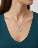 Collar de acero con dije en forma de llave decorado con circonias incrustadas.
