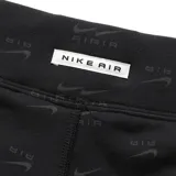 Calza corta de lycra negra con estampado del logo de Nike Air en gris.